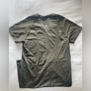Lululemon, size 2, full length, (Swiftly tech) athletic t-shirt